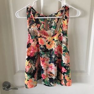Flowy floral tank ❗️BUNDLE 3 for $25 ❗️